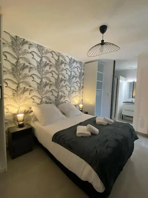 Rez De Jardin Vue Mer Marseille France