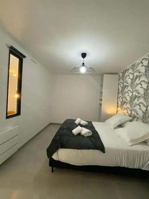 Rez De Jardin Vue Mer Marseille 0*,  France